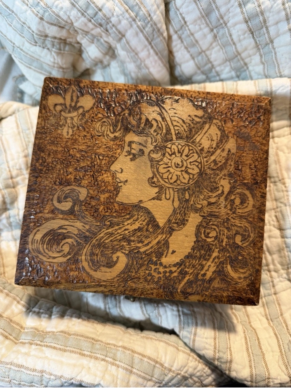 Vintage Nouveau Pyrography Wooden Box 1890-1910 Flemish Art